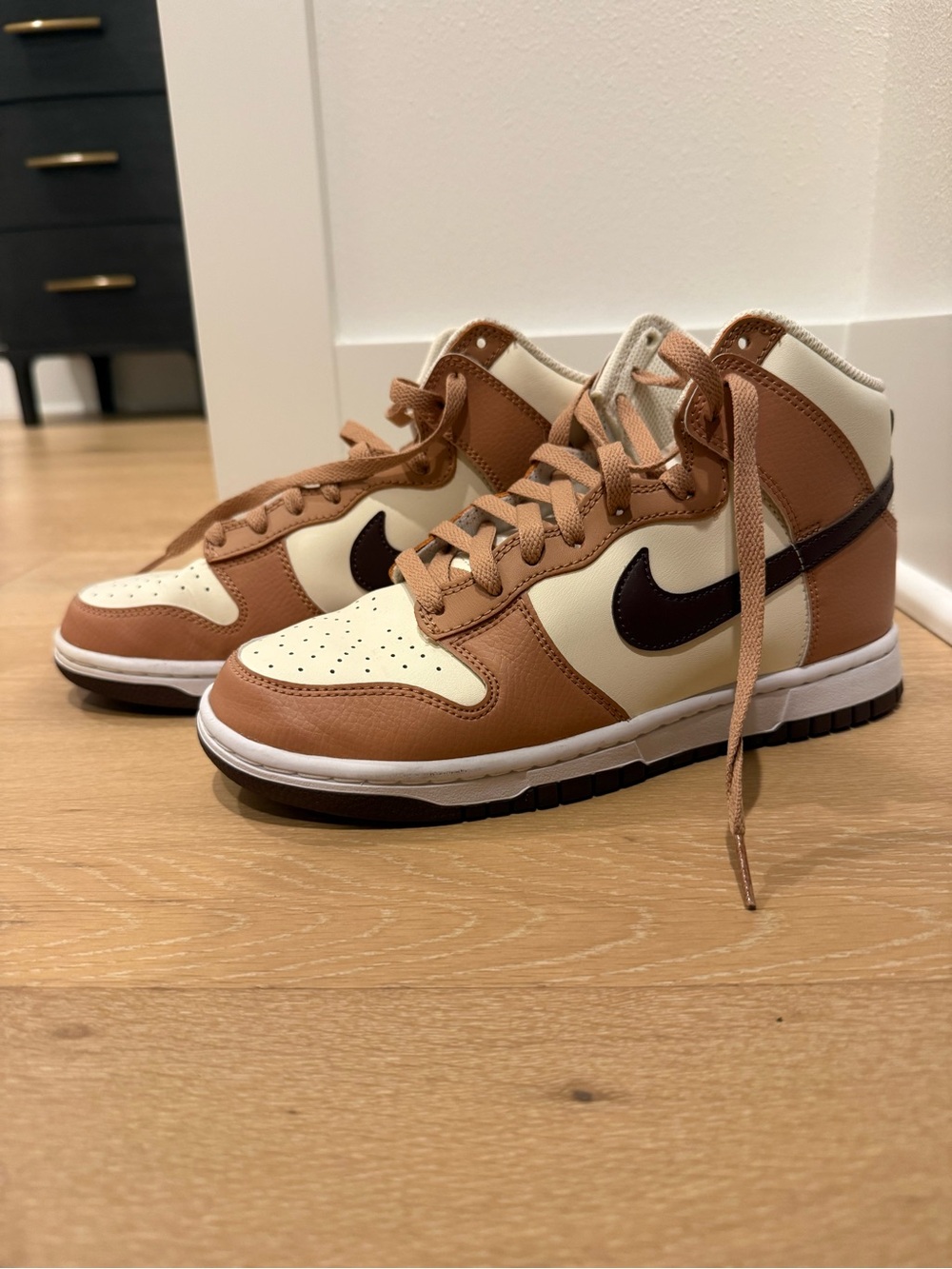 Nike High-Top Sneakers in Brown, Cream and white